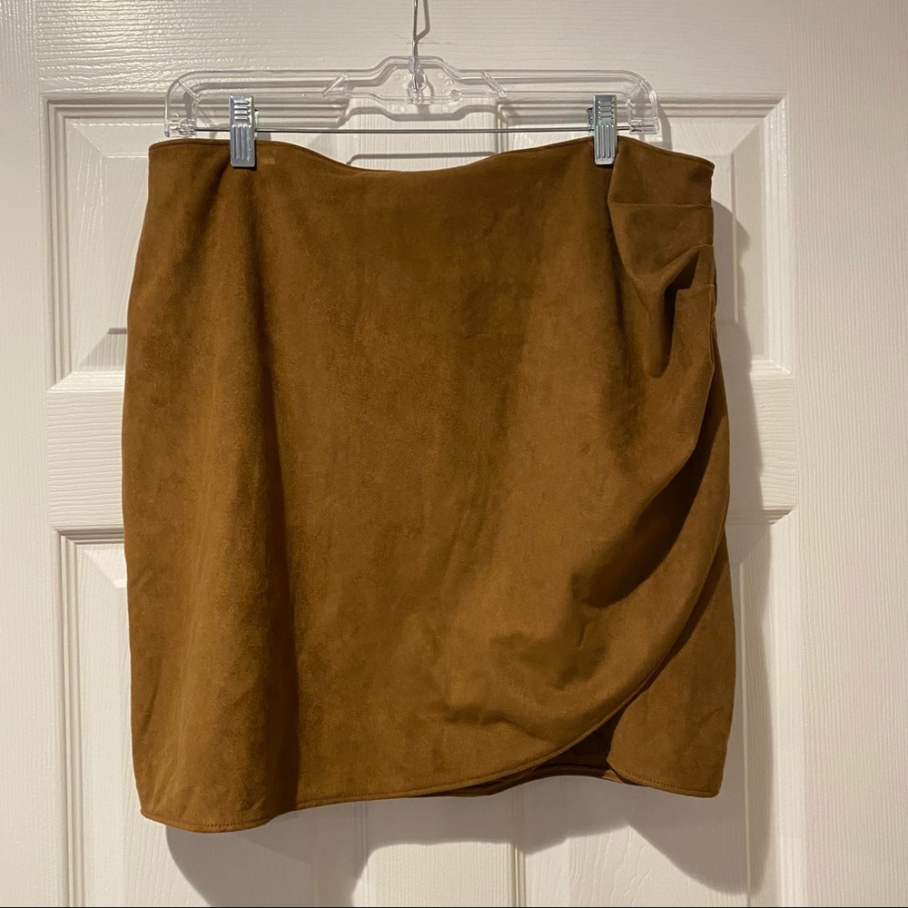 NWT | Abercrombie Vegan Suede Skirt